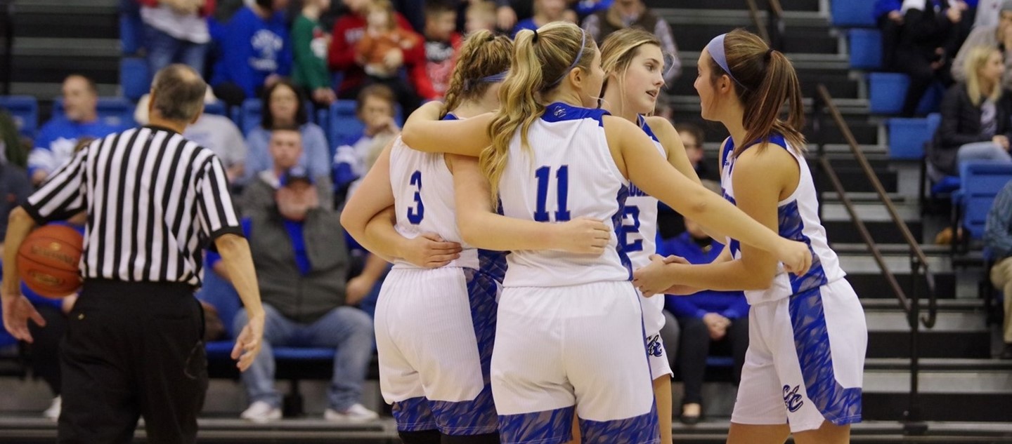 lady rockets huddle